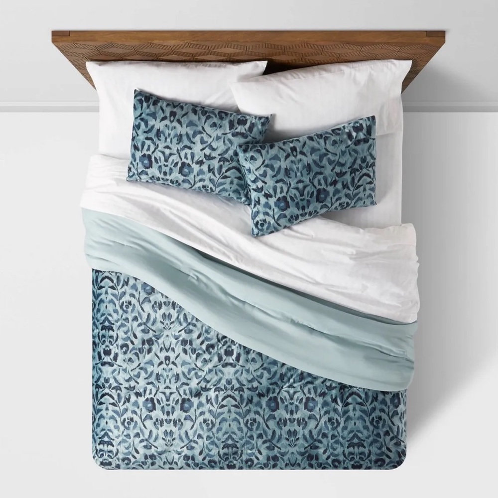 Opalhouse Jungalow for Target Blue Bali Velvet Floral Print Comforter King